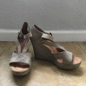 Born Taupe Leather Wedges